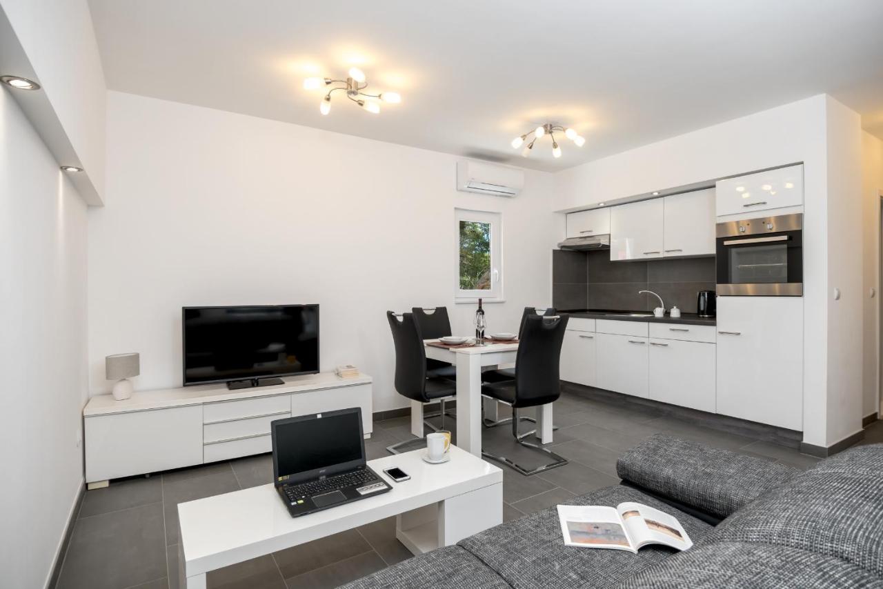 Sunny Biokovo Apartments Baska Voda Ngoại thất bức ảnh