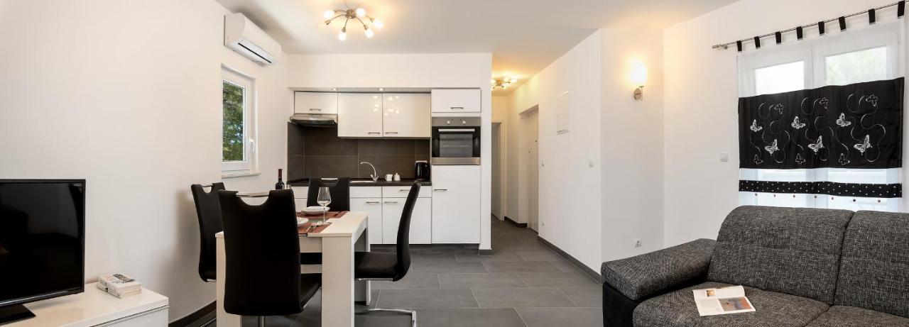 Sunny Biokovo Apartments Baska Voda Ngoại thất bức ảnh